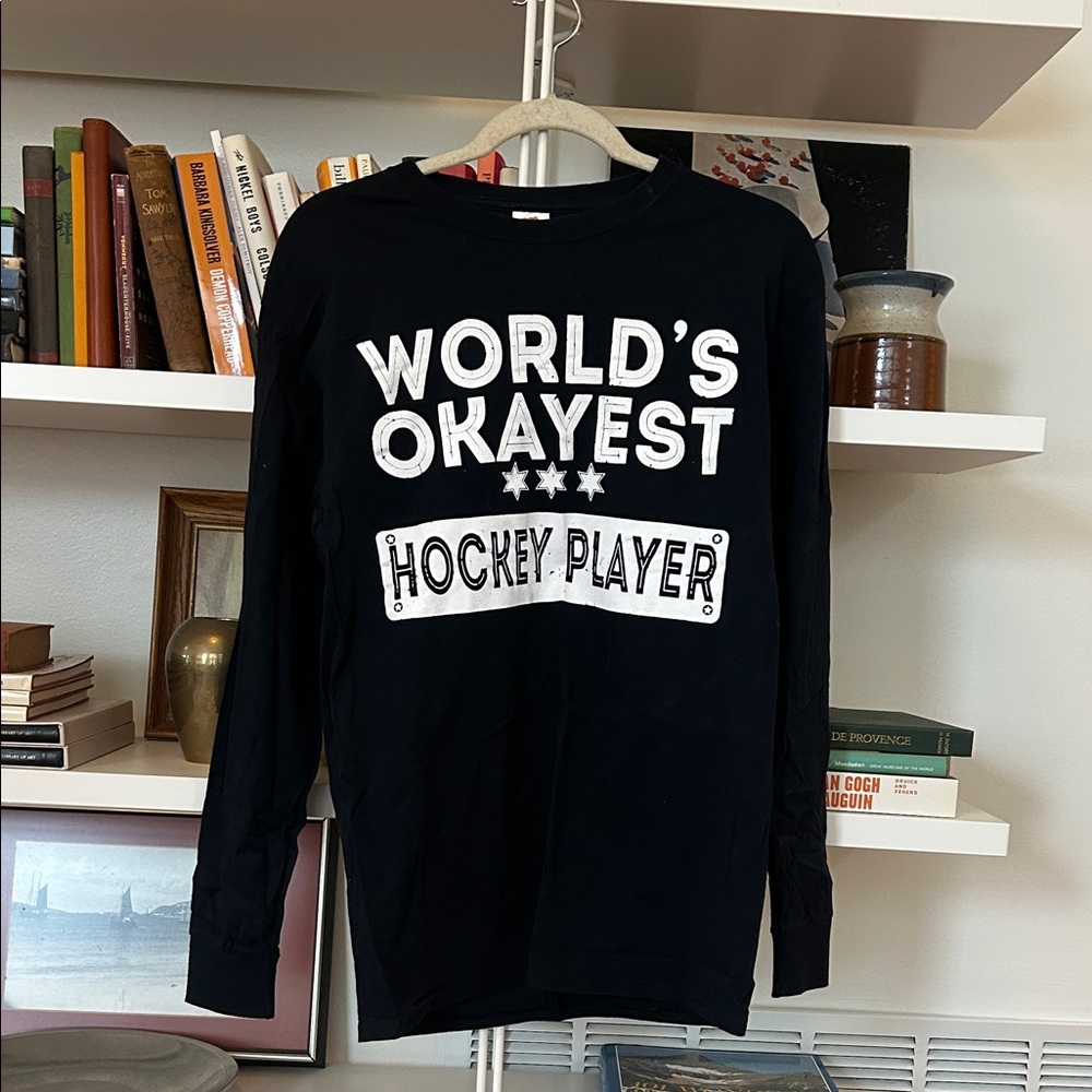 World’s Okayest Hockey Player Men’s Long Sleeve T-Shirt Fruit of the Loom Medium